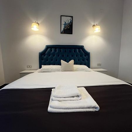 Cochet Boutique Hotel ทาร์กู จิอู ภายนอก รูปภาพ