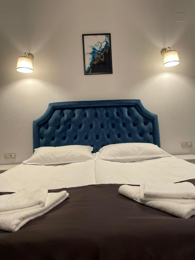 Cochet Boutique Hotel ทาร์กู จิอู ภายนอก รูปภาพ