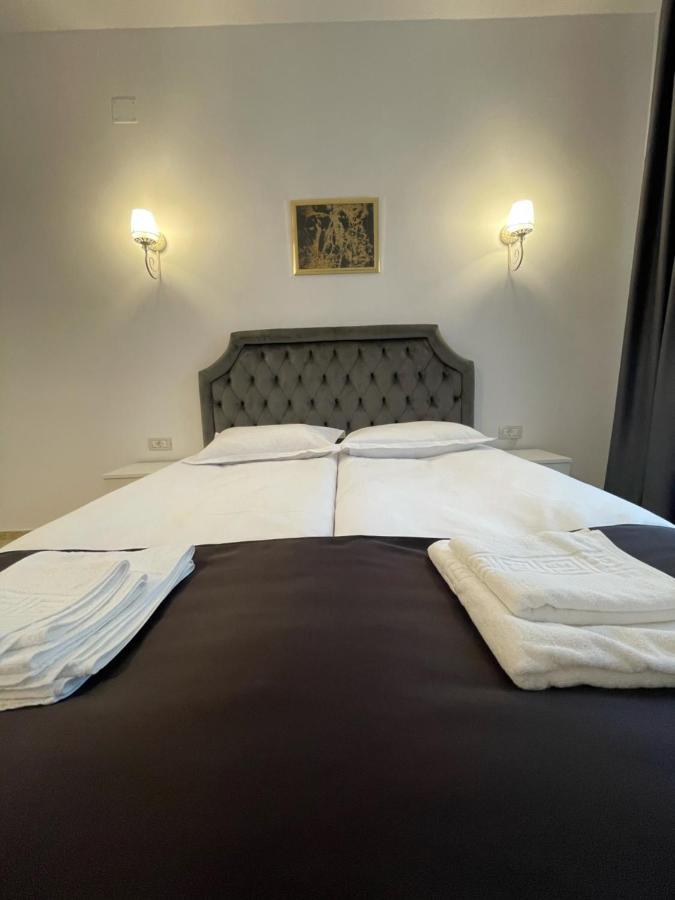 Cochet Boutique Hotel ทาร์กู จิอู ภายนอก รูปภาพ