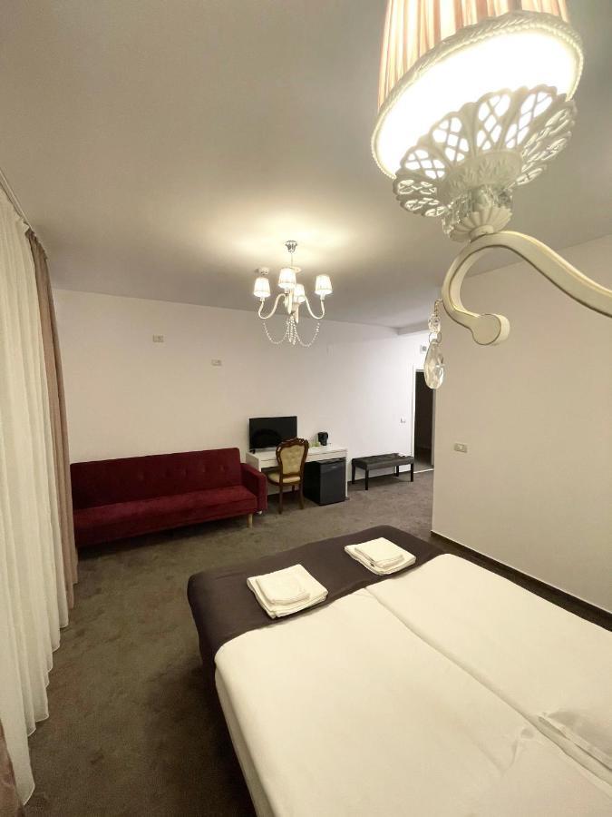 Cochet Boutique Hotel ทาร์กู จิอู ภายนอก รูปภาพ