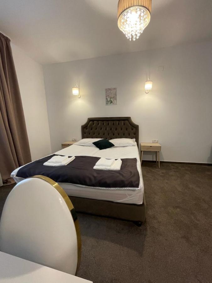 Cochet Boutique Hotel ทาร์กู จิอู ภายนอก รูปภาพ