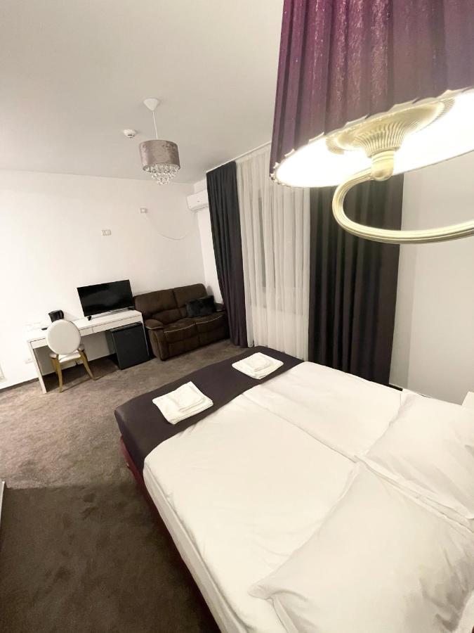 Cochet Boutique Hotel ทาร์กู จิอู ภายนอก รูปภาพ