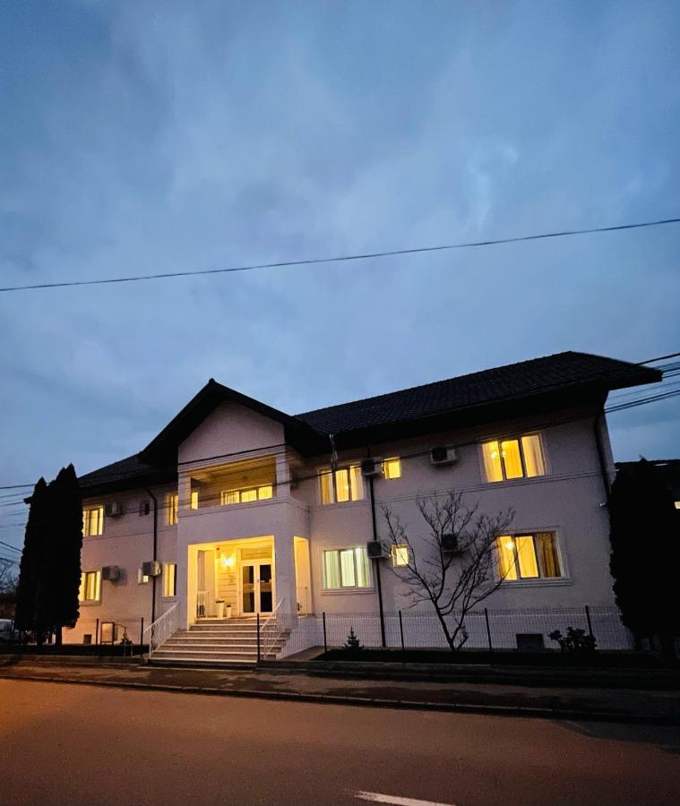 Cochet Boutique Hotel ทาร์กู จิอู ภายนอก รูปภาพ