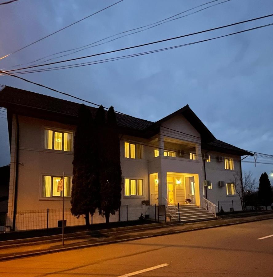 Cochet Boutique Hotel ทาร์กู จิอู ภายนอก รูปภาพ