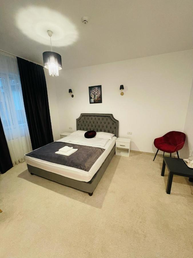 Cochet Boutique Hotel ทาร์กู จิอู ภายนอก รูปภาพ