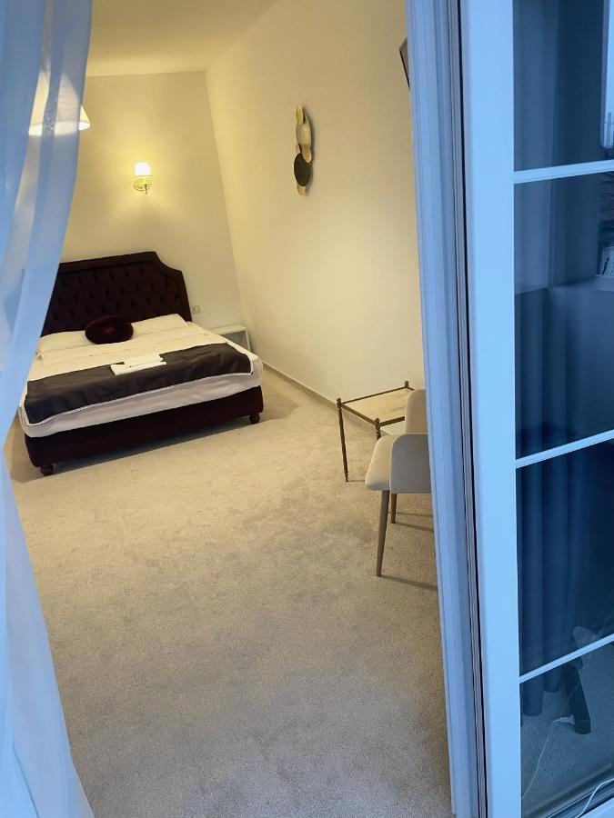 Cochet Boutique Hotel ทาร์กู จิอู ภายนอก รูปภาพ