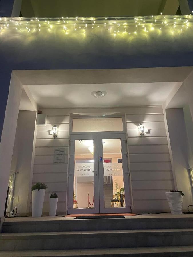 Cochet Boutique Hotel ทาร์กู จิอู ภายนอก รูปภาพ