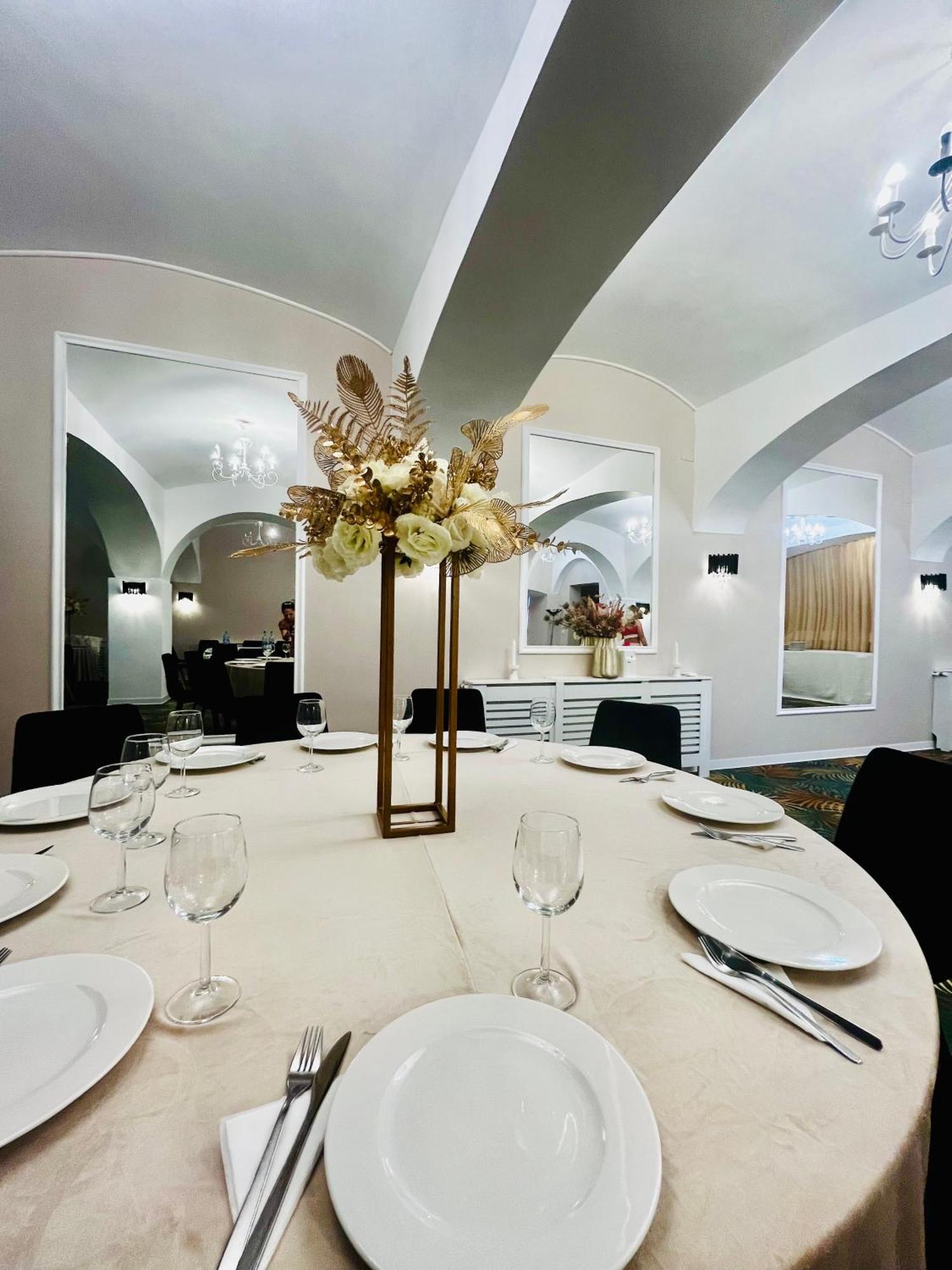 Cochet Boutique Hotel ทาร์กู จิอู ภายนอก รูปภาพ