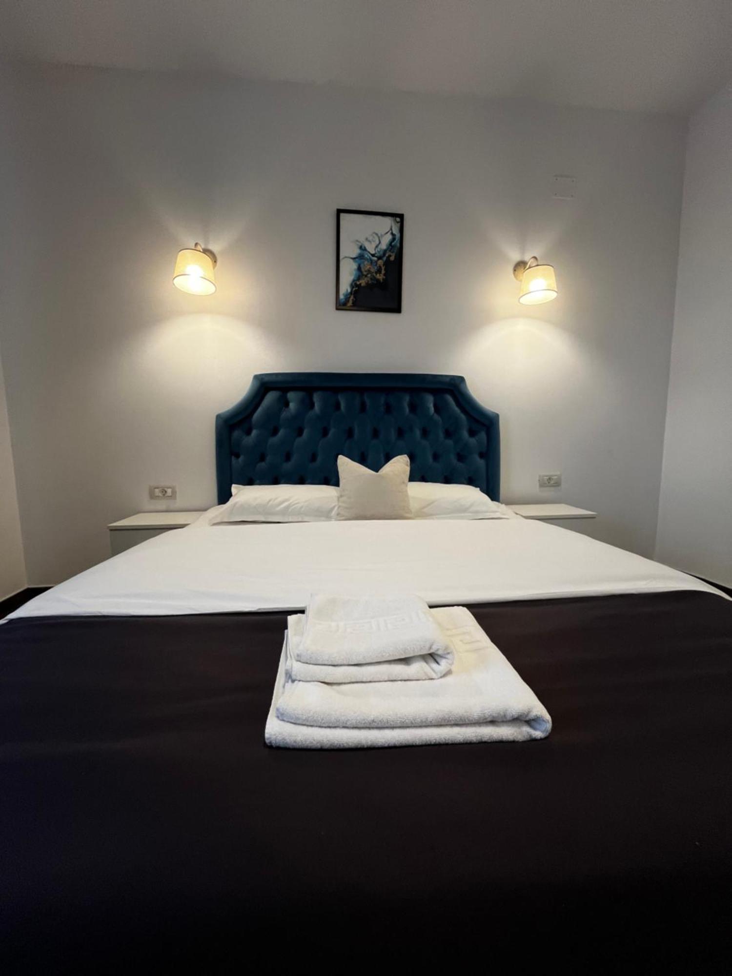 Cochet Boutique Hotel ทาร์กู จิอู ภายนอก รูปภาพ