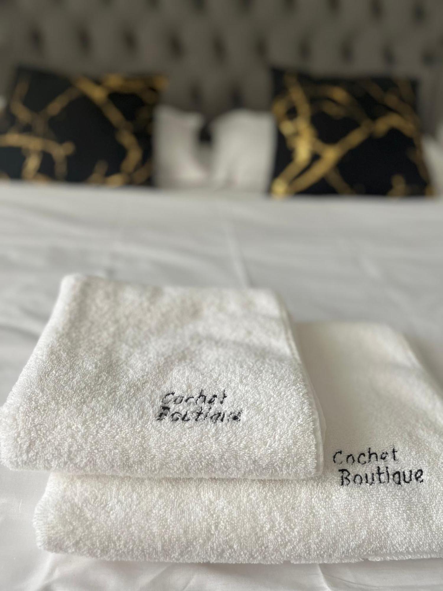 Cochet Boutique Hotel ทาร์กู จิอู ภายนอก รูปภาพ