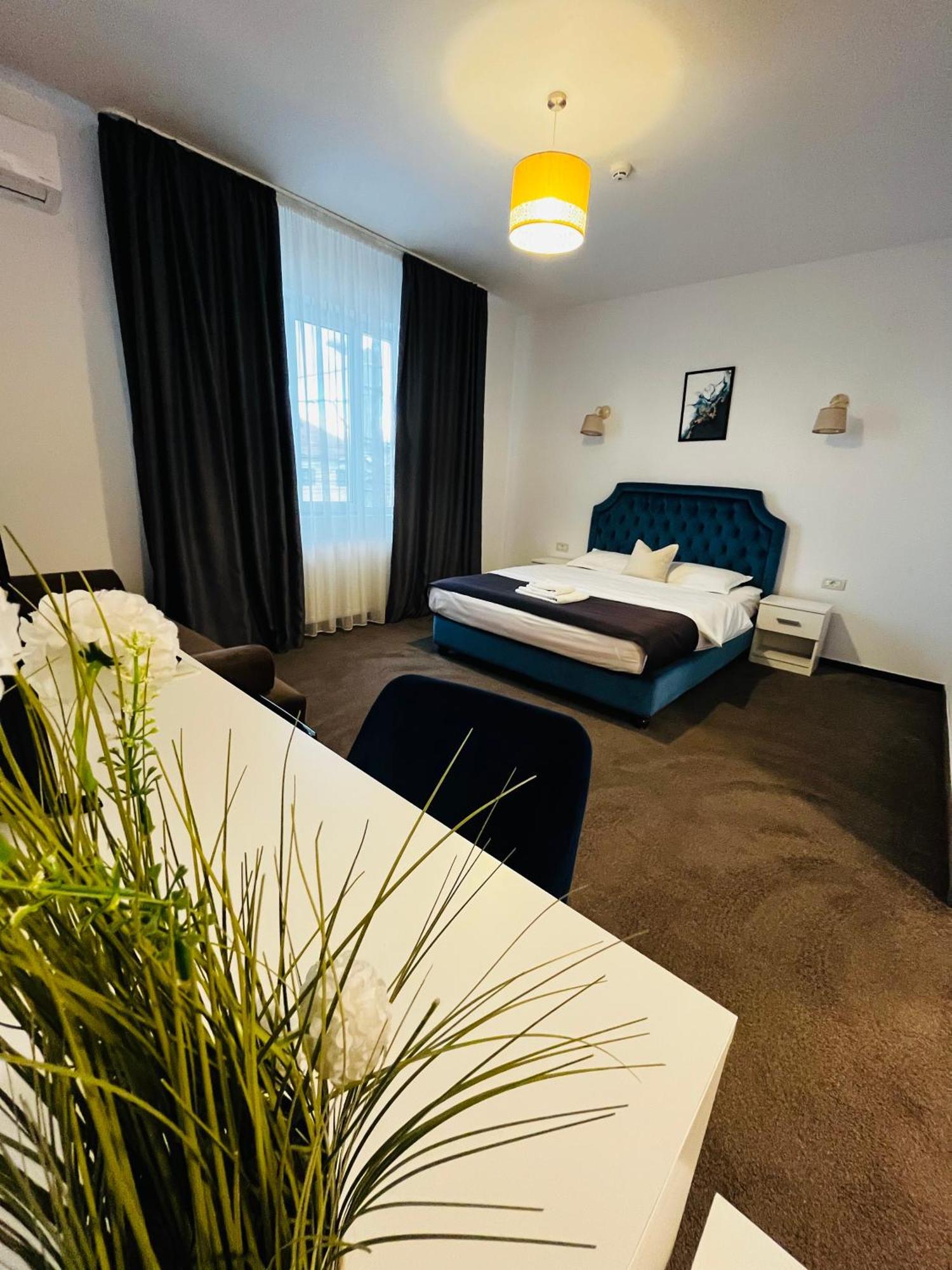 Cochet Boutique Hotel ทาร์กู จิอู ภายนอก รูปภาพ