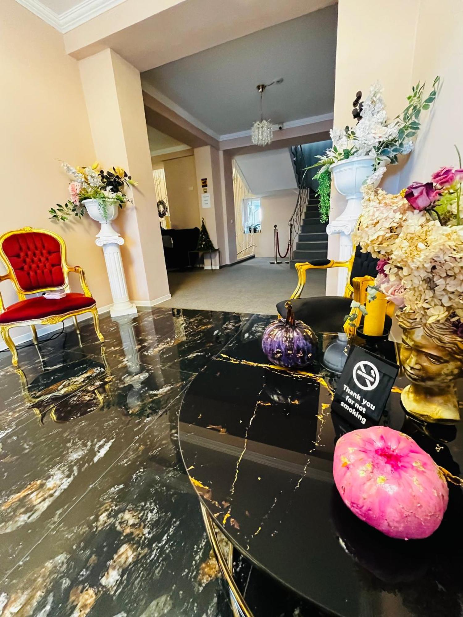 Cochet Boutique Hotel ทาร์กู จิอู ภายนอก รูปภาพ