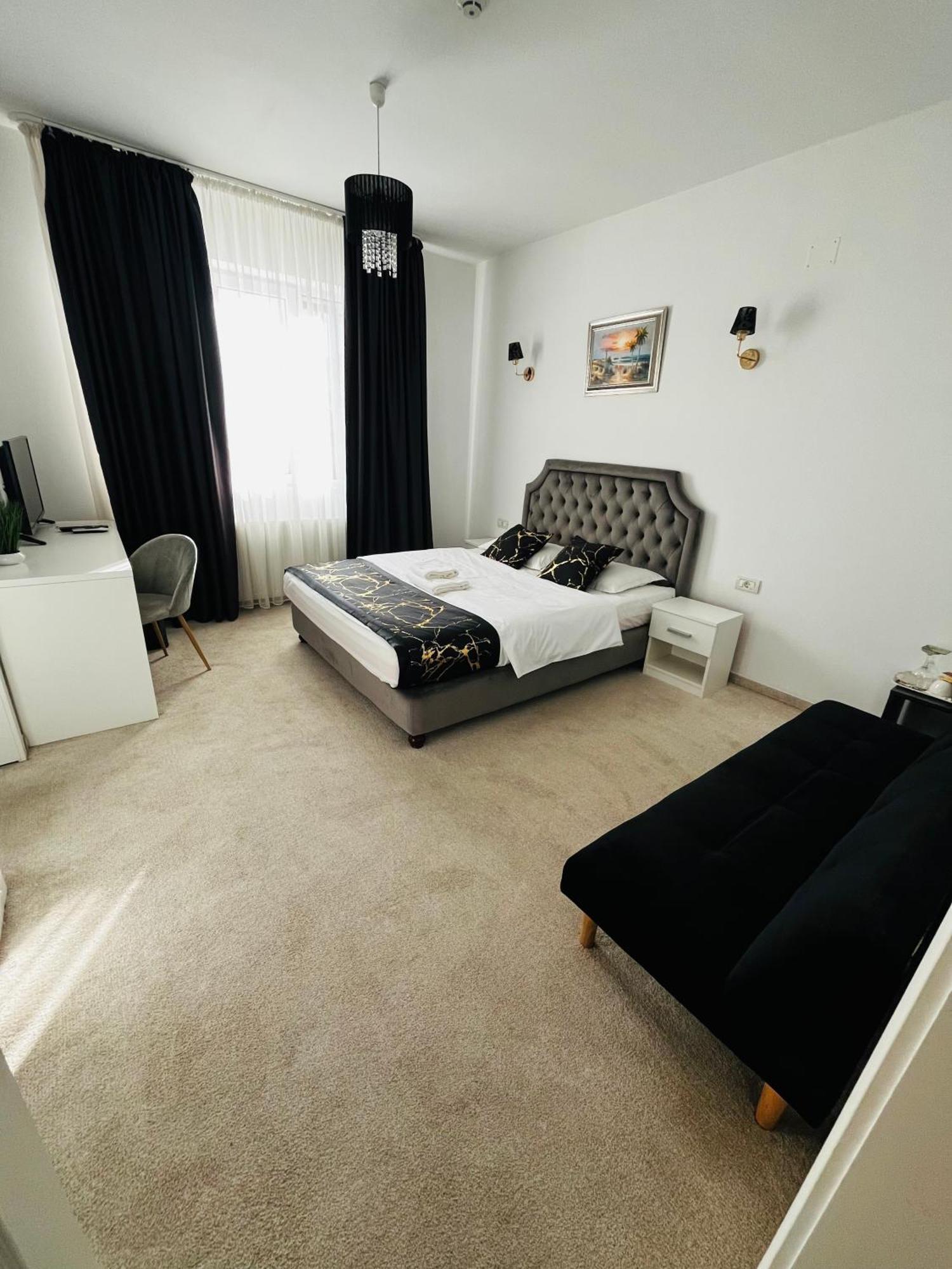 Cochet Boutique Hotel ทาร์กู จิอู ภายนอก รูปภาพ