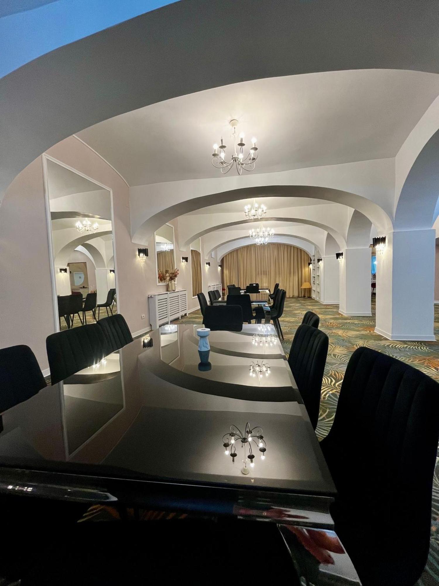 Cochet Boutique Hotel ทาร์กู จิอู ภายนอก รูปภาพ