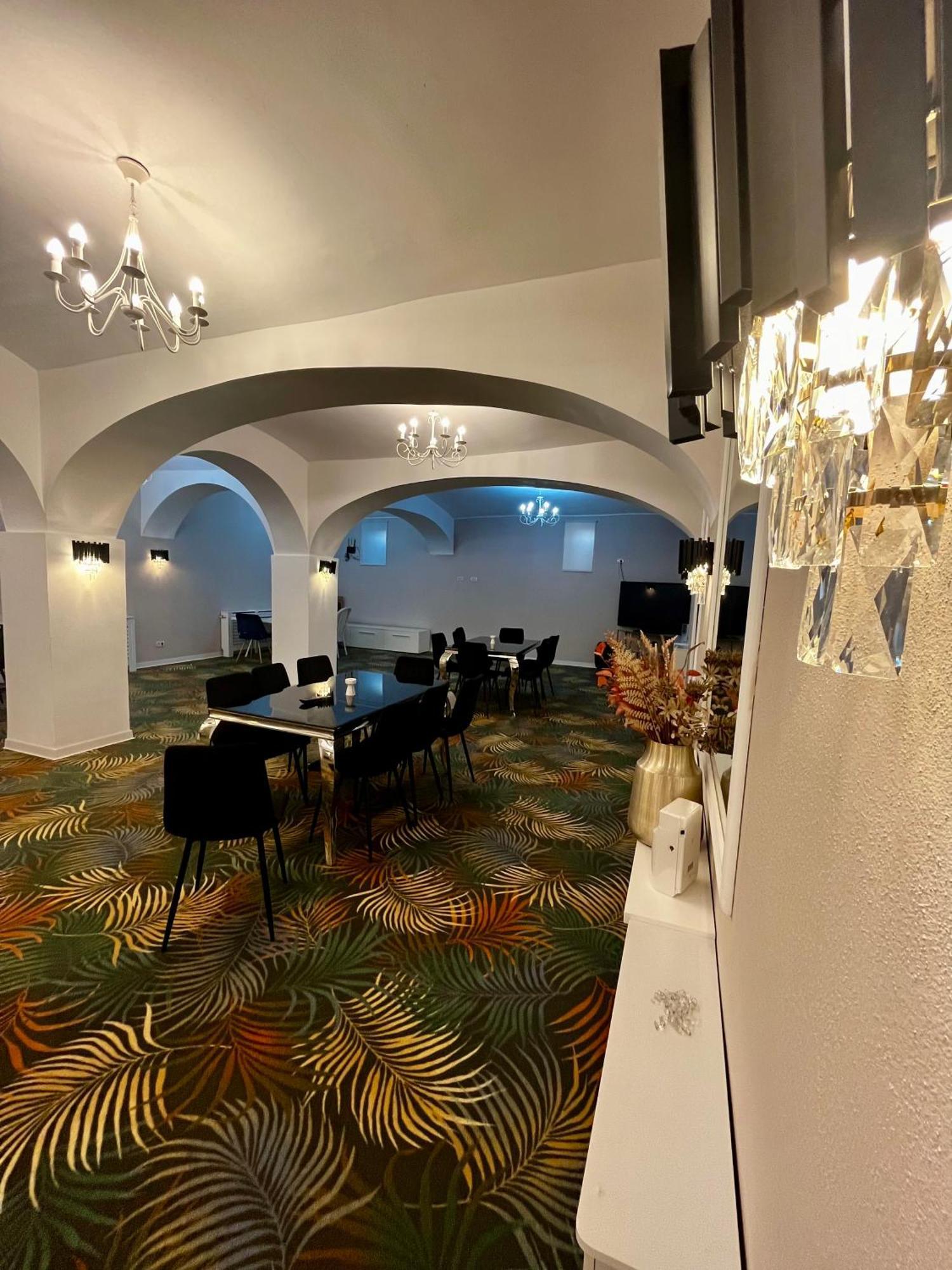Cochet Boutique Hotel ทาร์กู จิอู ภายนอก รูปภาพ