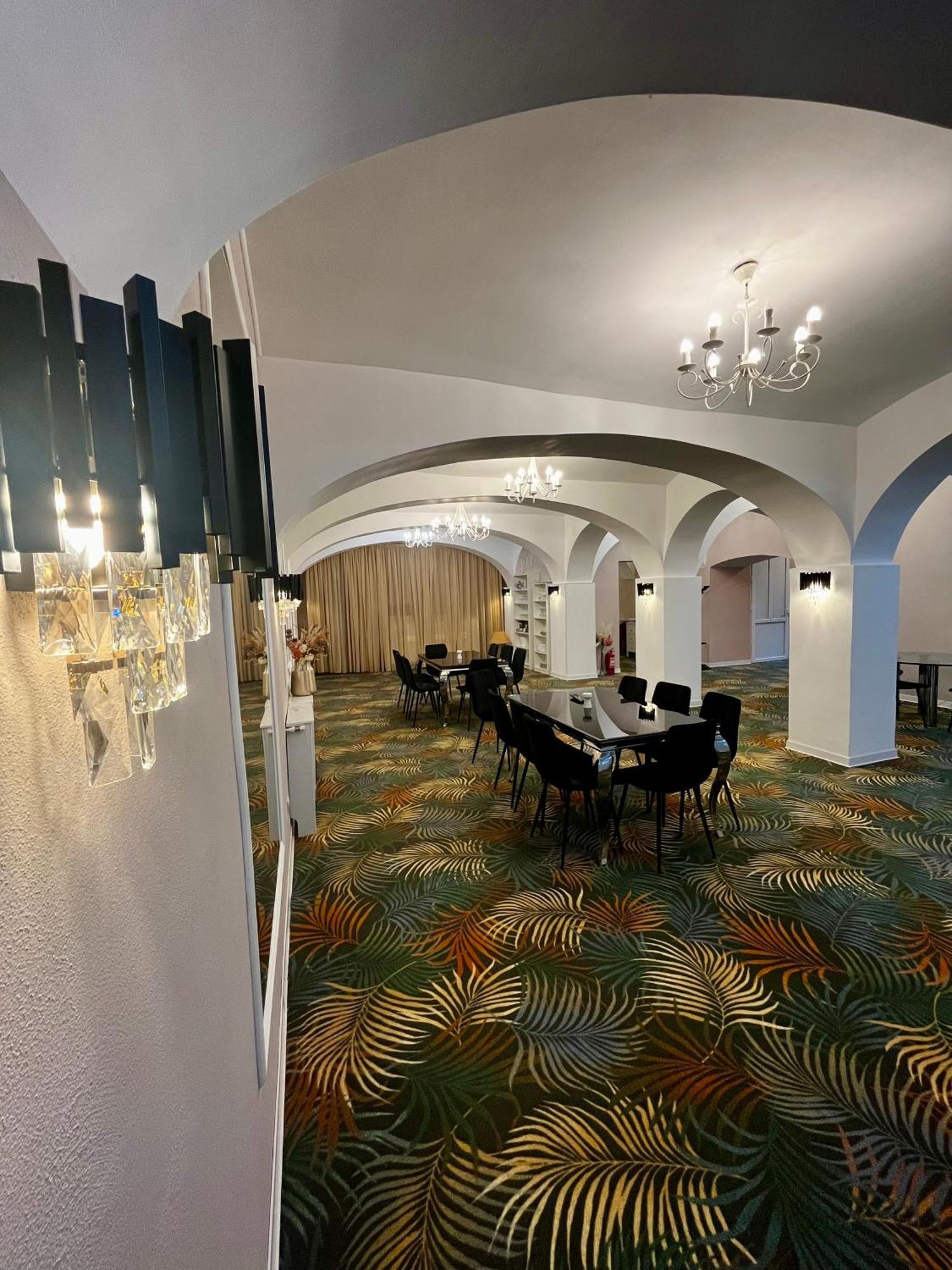 Cochet Boutique Hotel ทาร์กู จิอู ภายนอก รูปภาพ